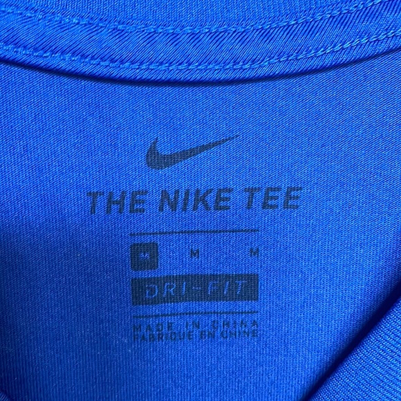 The Nike Tee dri-fit size medium t-shirt - Picture 2 of 4
